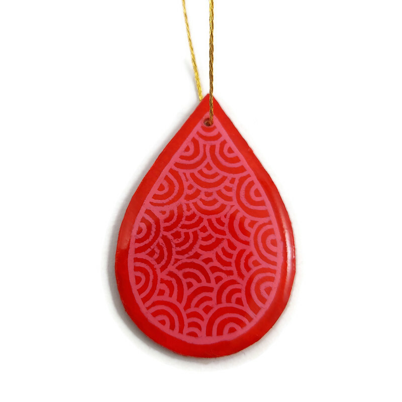 Red goutte suspension with pink doodles