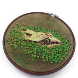 Broderie grenouille