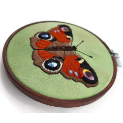 Broderie Papillon Paon-du-jour