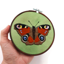 Broderie Papillon Paon-du-jour