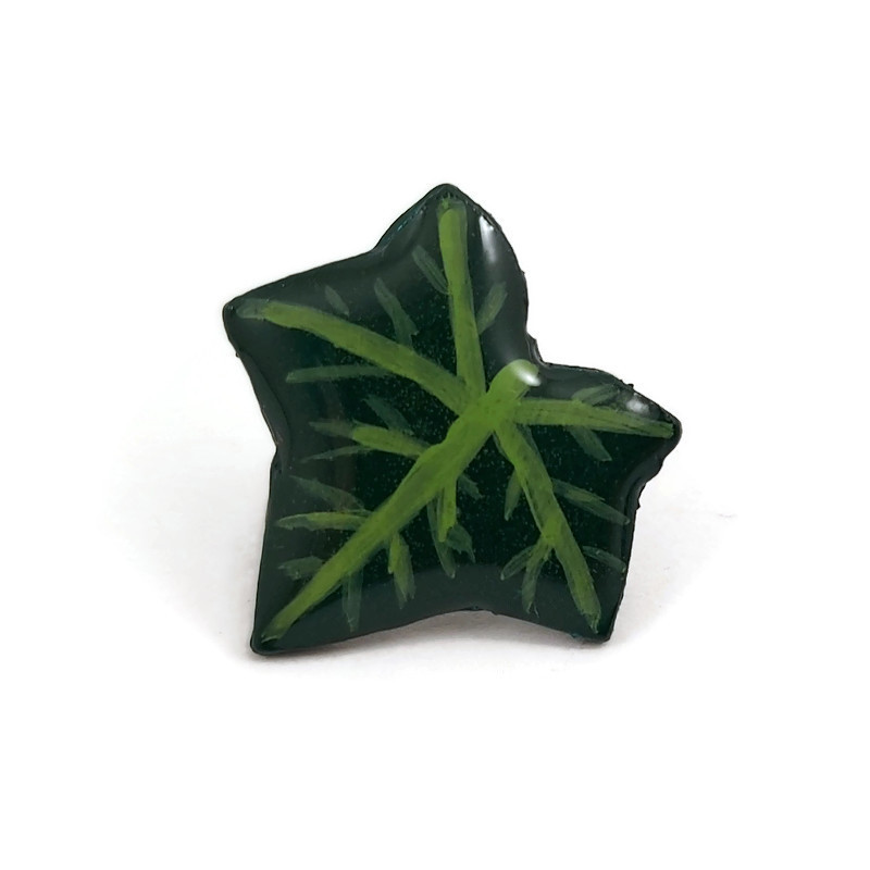 Green ivy leaf ear stud (Sold individually)