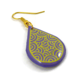 Boucle d'oreille goutte violette aux volutes jaunes (Vendue à l'unité)