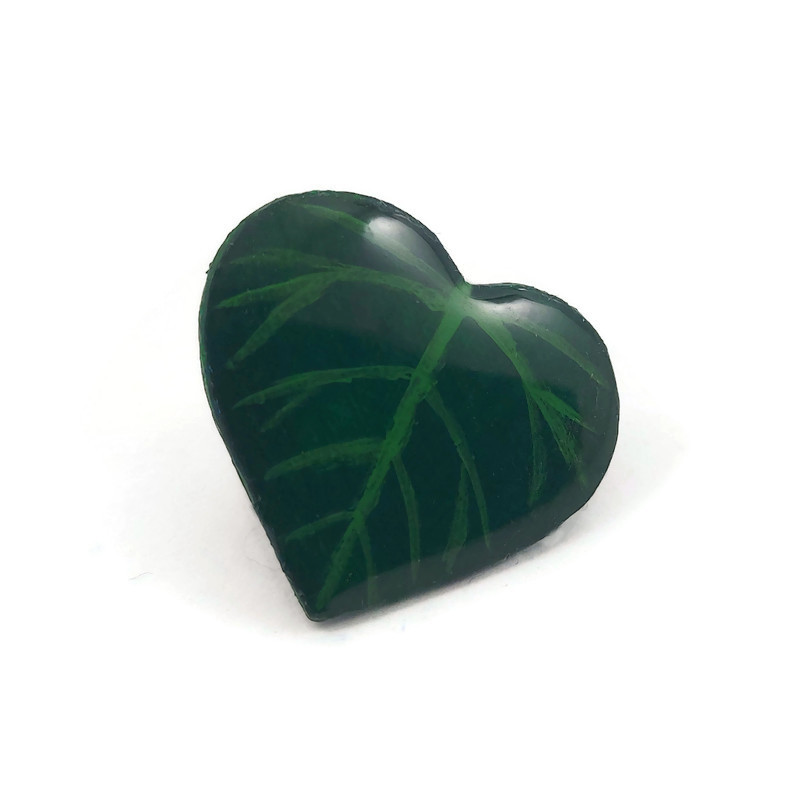 Green leaf heart-shaped pin badge