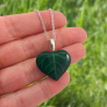 Collier feuille verte en forme de coeur