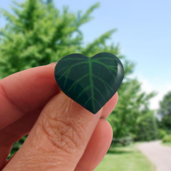 Heart-shaped green leaf ring