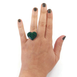 Heart-shaped green leaf ring