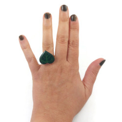 Heart-shaped green leaf ring