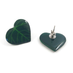 Green heart-shaped leaves ear studs