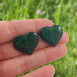 Green heart-shaped leaves ear studs (Sold individually)