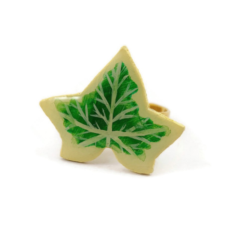 Yellow and green variegated ivy leaf adjustable ring