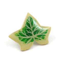 Broche en forme de feuille de lierre panaché jaune et verte