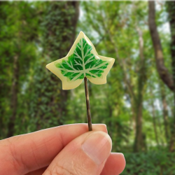 Yellow and green variegated ivy leaf bobby pin