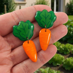Puces d'oreilles pendantes en forme de carottes