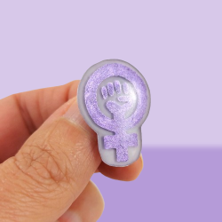 Broche féministe