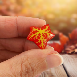 Pin's feuille de lierre rouge