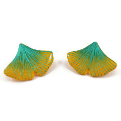 Puces d'oreille feuilles de ginkgo vertes et jaunes