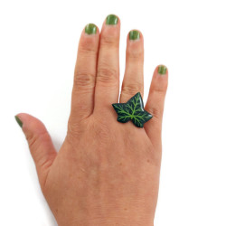 Bague en forme de feuille de lierre verte